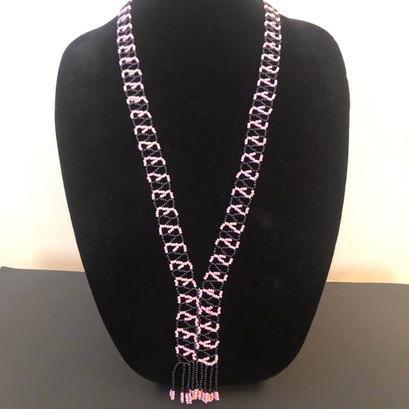 Jewelry - 🌸VTG Native American Black and Pink Glass Seed Necklace with Fringe